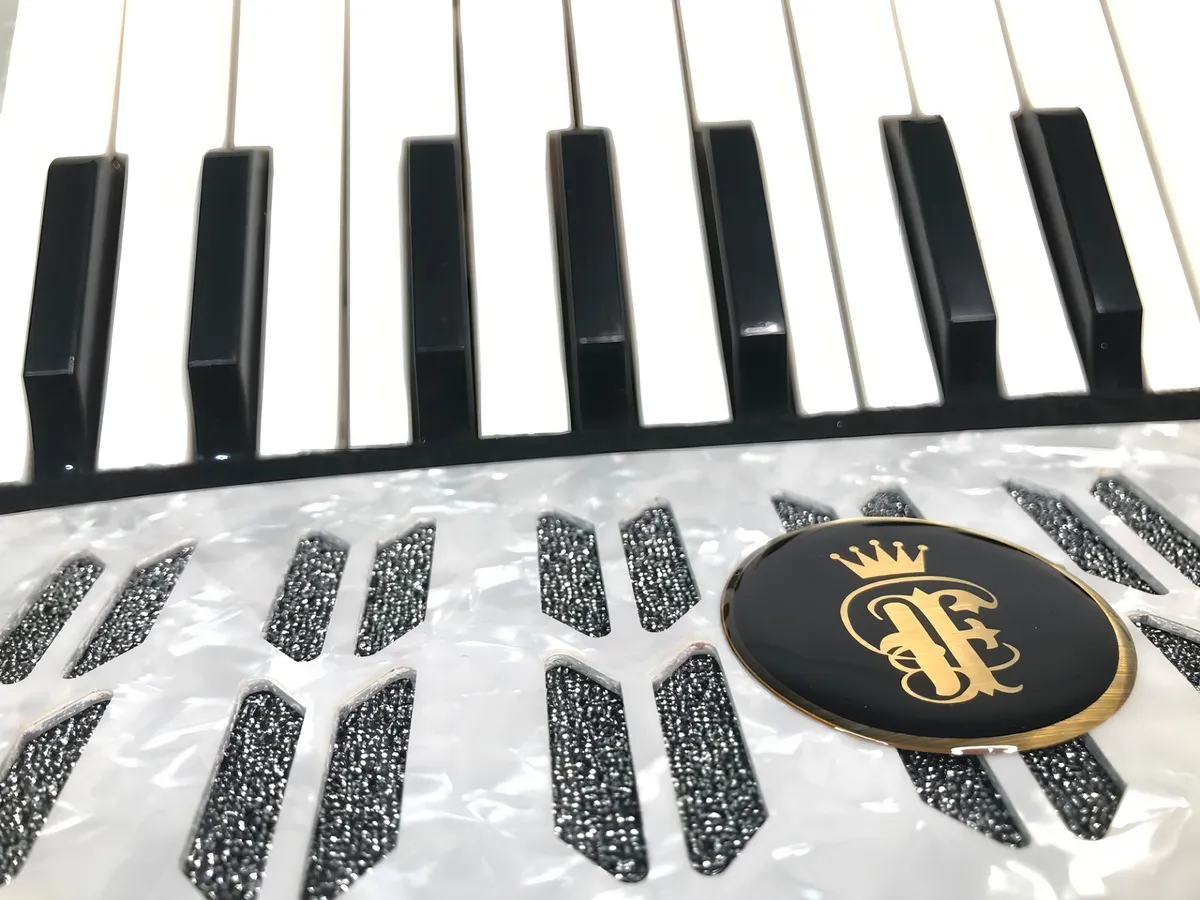 Acordeón de Teclas Farinelli Junior Blanco 22 Teclas 8 Bajos 22K8BSW - Image 8